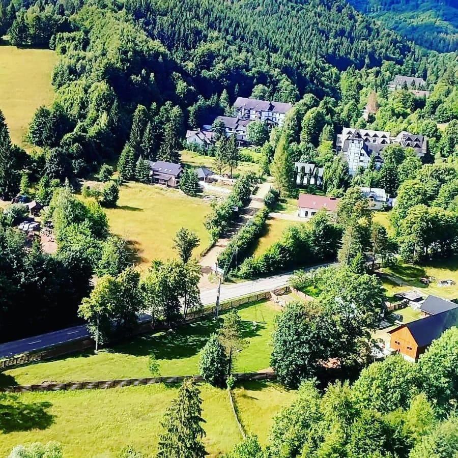 Casa Octavian Hotel Sucevita Bagian luar foto